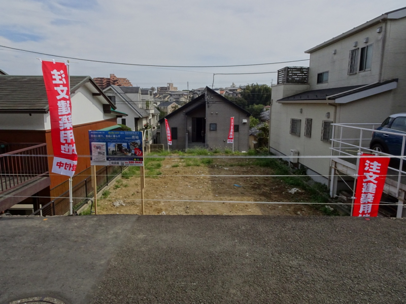 北西側道路からみた宅地