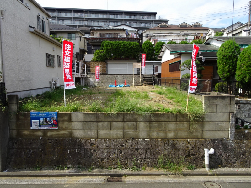 東南道路から見た宅地